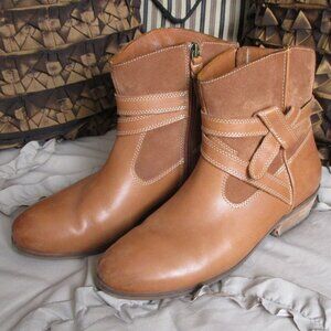 Softwalk brown leather booties